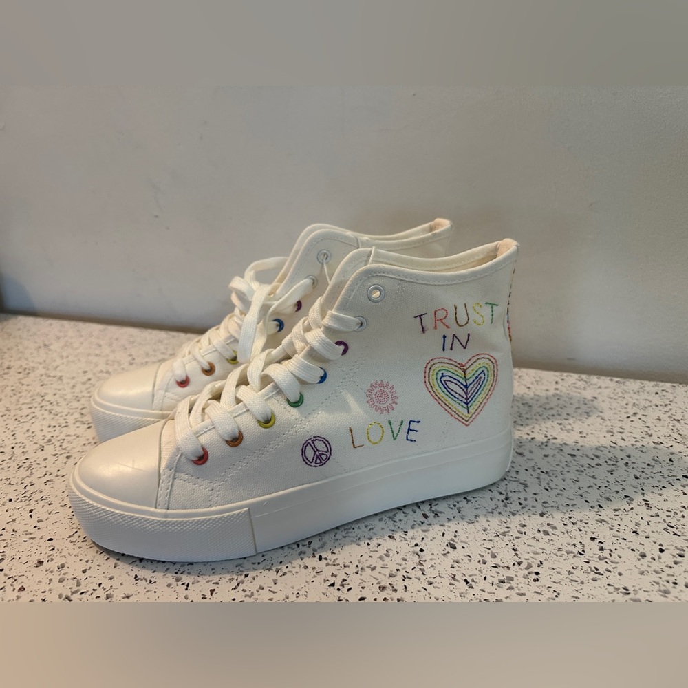 NWT American Eagle Outfitters White PRIDE High-Top Sneakers